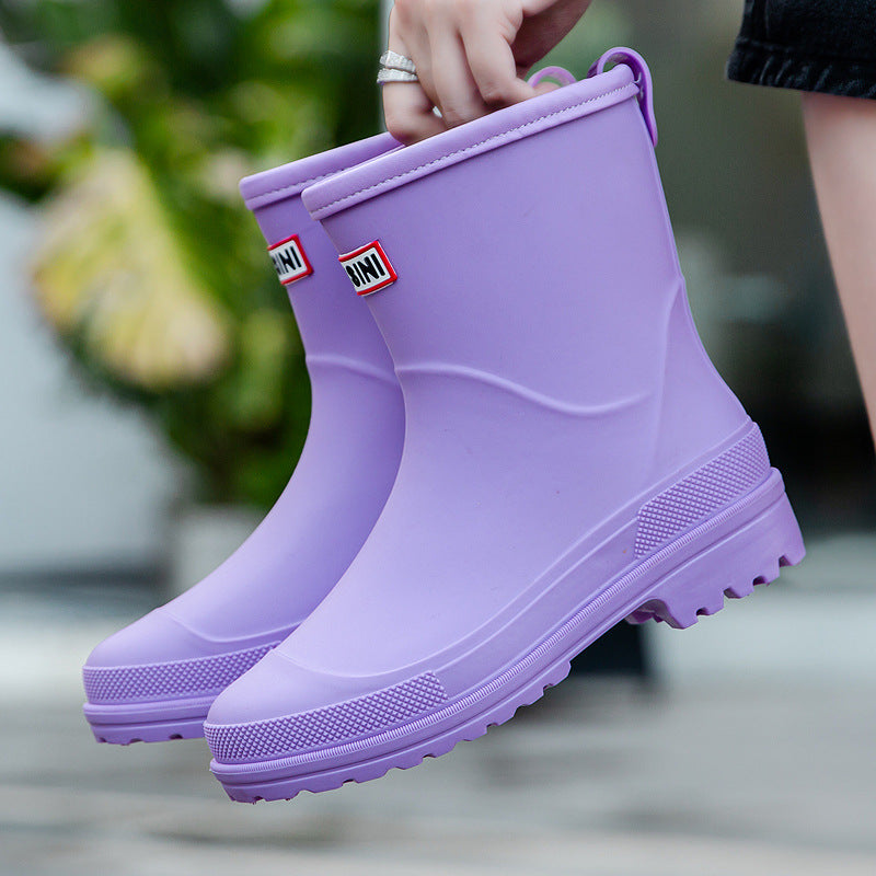 Women's fashionable rain boots, suitable for students.